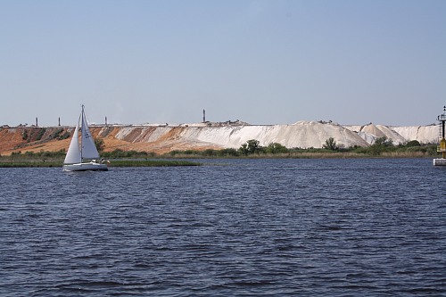 Oder estuary / Zalew Szczeci&#324;ski/Odra
<p>Hills made of gypsum. </p><p>These may have a negative impact on the enviroment and tourism.<a href="http://dict.leo.org/ende?lp=ende&amp;p=Ci4HO3kMAA&amp;search=gypsum&amp;trestr=0x8001" target="_blank"><strong><br /></strong></a> </p>
Ästuar/Lagune/Fjord, Industrie/Verarbeitung/Produktion, Kollidierende Nutzungen
Nardine Stybel